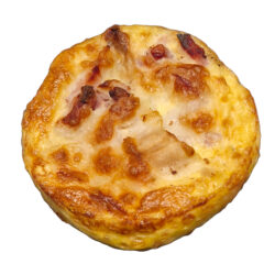 Mini quiche lorraine maison aux lardons et oignons, vue de dessus