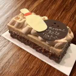 Gâteau de la fête des pères à Carbonne avec praliné, caramel, chocolat et chantilly café – Maison Gélis